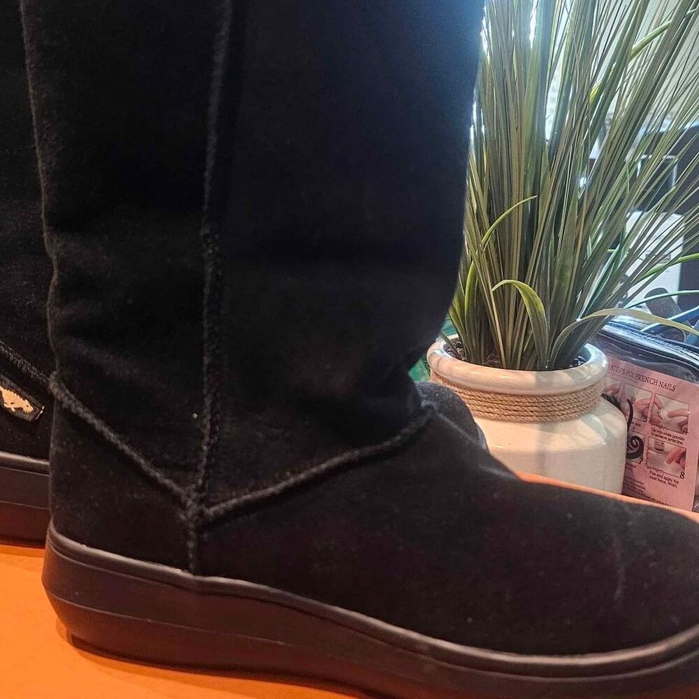 New Women’s Rocket Dog Boots -  Size 5.5.